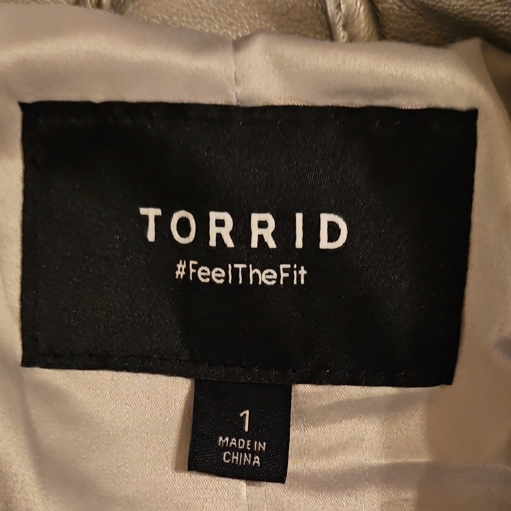 Torrid Metallic Silver Faux Leather Zip Moto Jacket Size 1 - Picture 7 of 12